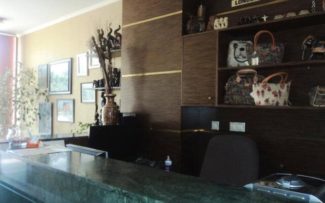 Hotel 007