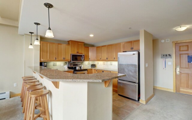 Largest Condo In Passage Point, Vaulted Ceilings, Huge Balcony - PP514 by Redawning