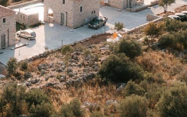 Villa Dioni Tria in Ditiki Mani