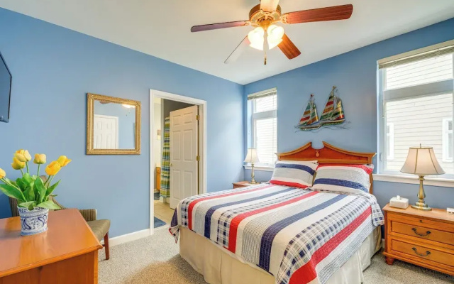 Lakefront Huddleston Condo w/ Community Pool