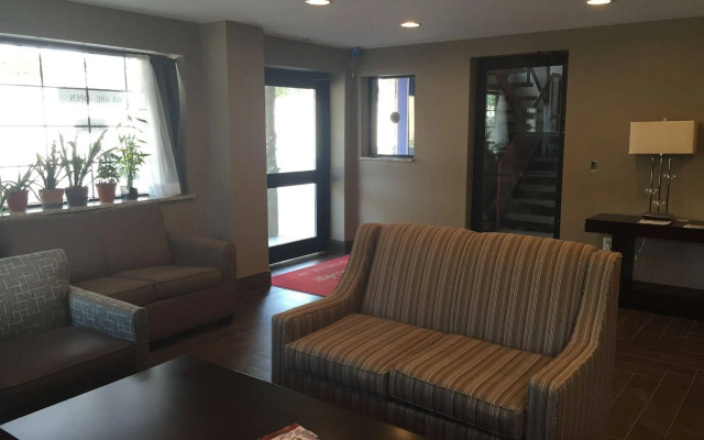 Clarion Pointe Downtown