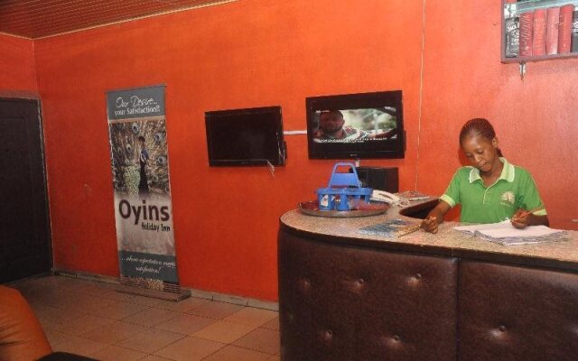 Oyins Holiday Inn