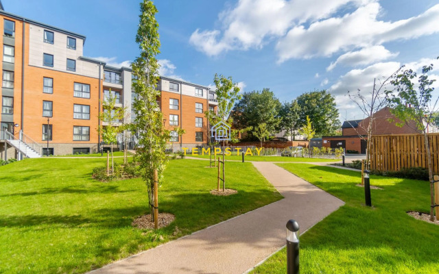 High Spec Modern Apartment Prime Location! Parking