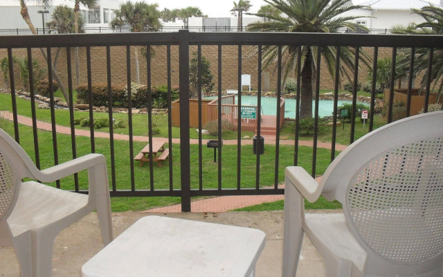 Maravilla Seawall Condos by AB Sea