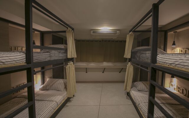 Chedi View Hostel & Rooftop Bar