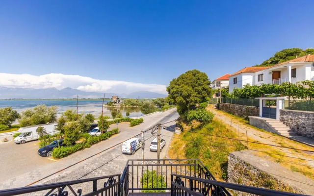 Red House 2 in Shkod r