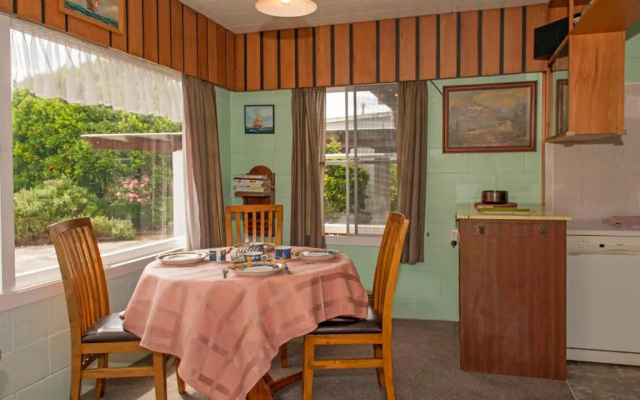 Holiday Haven - Whitianga Bach