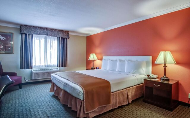 Howard Johnson Hotel & Suites by Wyndham Reseda