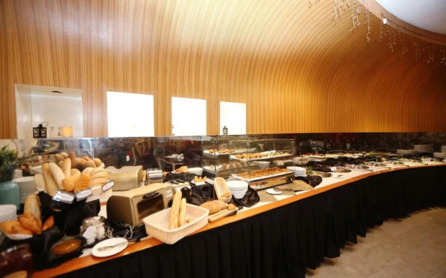 Peninsula Residents All Suite