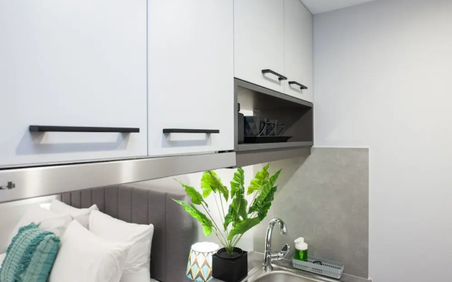 Modern Newly Built Studio near Hilton