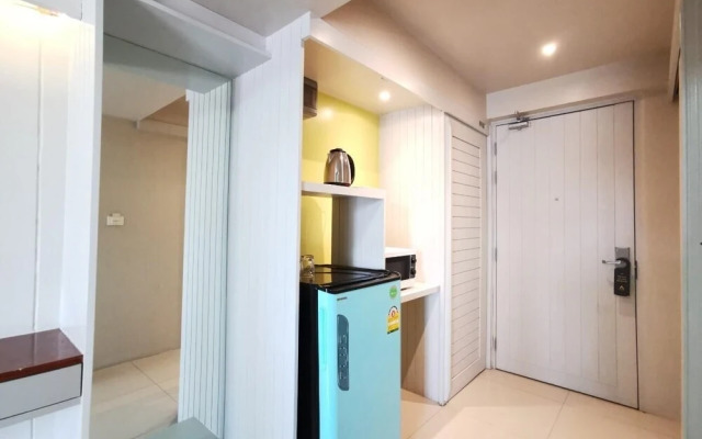 RedDoorz Premium A Room Bangkok