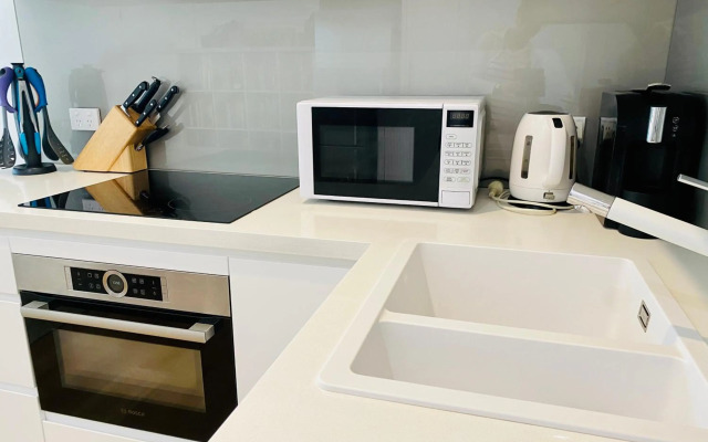 Manly Family-Friendly Getaway- stroll to beach, cafes, parks