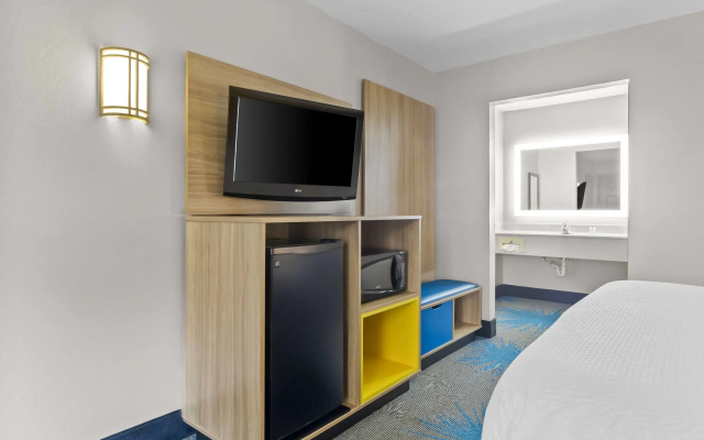 Days Inn by Wyndham Ocean Springs