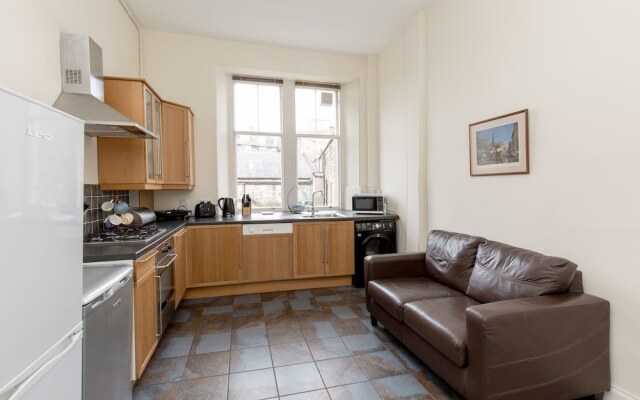 Silver Lining Lochrin Terrace Apartment