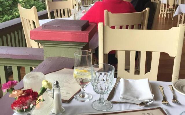 Terrace Inn and 1911 Restaurant