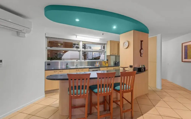 Stylish 3BR Oceanfront Stay by Mooloolaba Esp