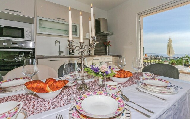 Stunning Home in Kucine With Wifi and 4 Bedrooms