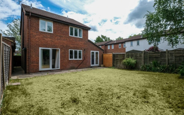 Sharp Close 4 Bedroom 2 Bath - Aylesbury