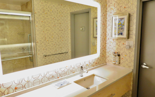 Holiday Inn Montreal Longueuil by IHG