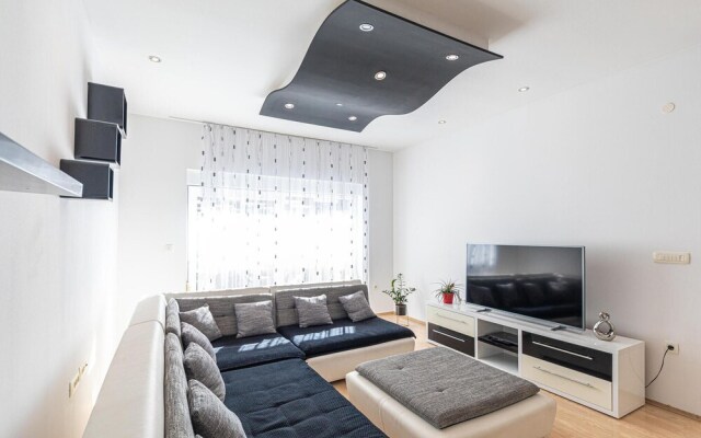 Nice Home in Kastel Stari With Wifi and 3 Bedrooms