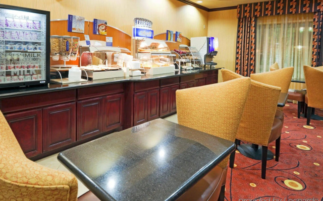 Holiday Inn Express Hotel & Suites Ennis by IHG