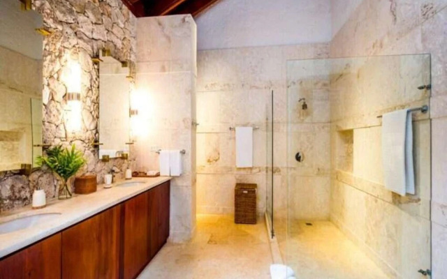 Sunny Vacation Villa 88