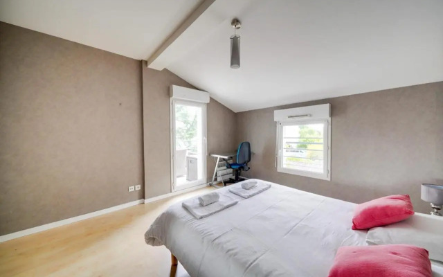 Nice apartment Mérignac with terrace and parking