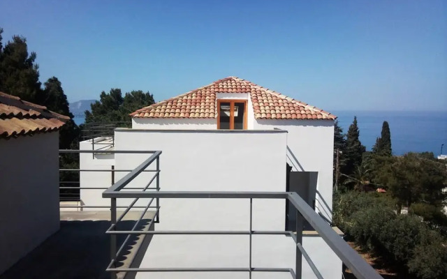 Villa With Pool Garden Near The Sea