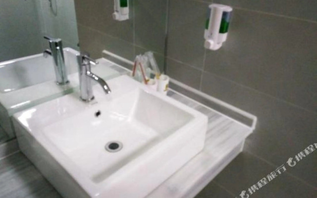 Super 8 Collection Hotel (Xuzhou Suining Qingnian Road)