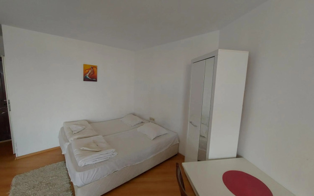 Violet Studio Apartment