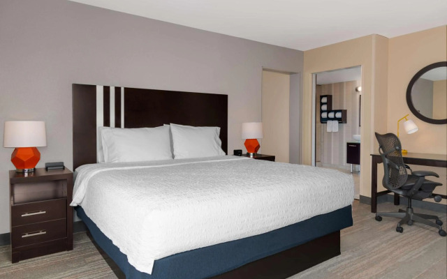 Hampton Inn & Suites Madison / Downtown