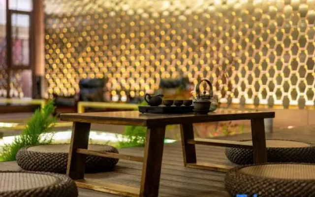 Tranquil Peak Garden Hotel (South Store of Ancient City)