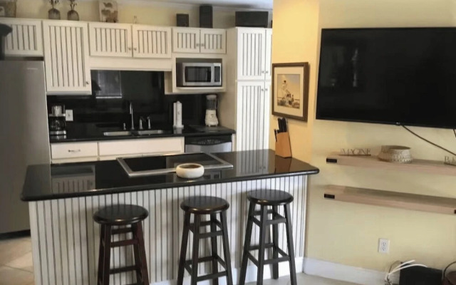 Villa w/ Pool & Dock in Marathon