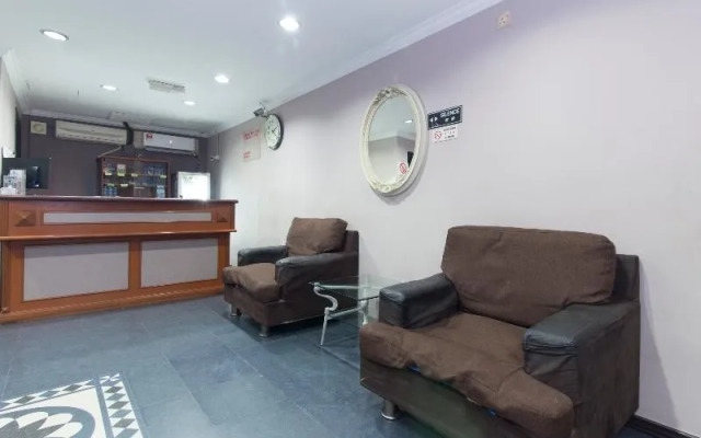 OYO 472 Comfort Hotel 1