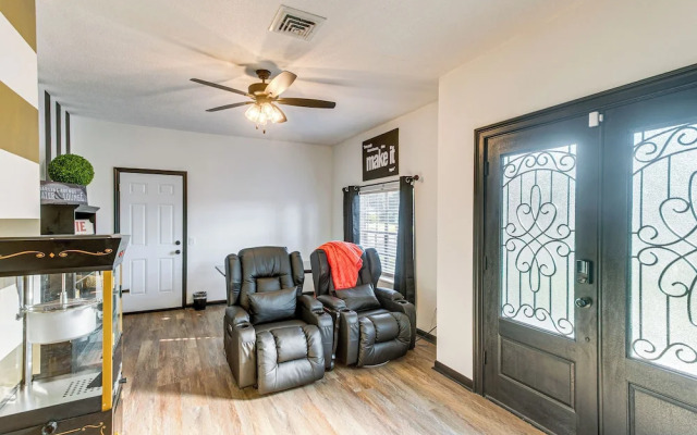 Close to Hospital & Dtwn! Quiet Waycross Home