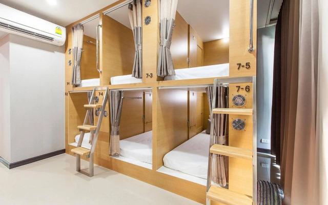 D Box Hostel