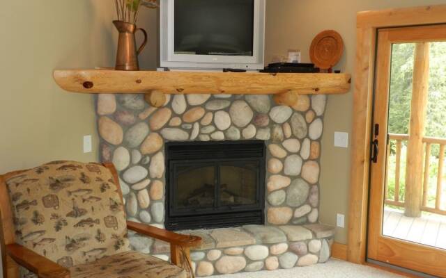 Cabins on Maple River