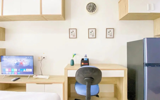 Modern Look and Restful Studio Apartment Springwood Residence Tangerang