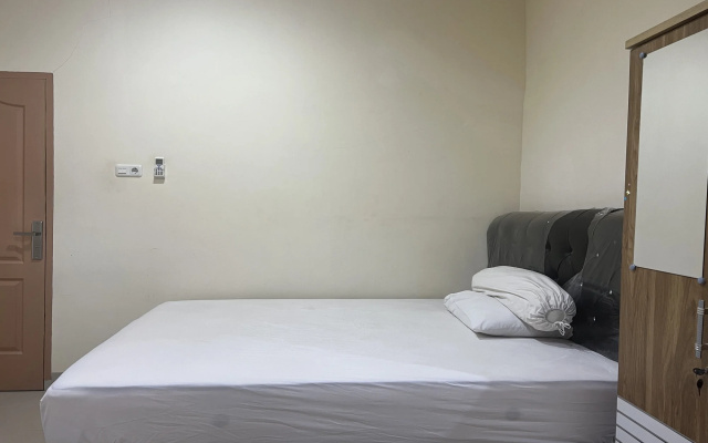 OYO 94015 Kost Alif Near Masjid Jami Nurul Huda – Guest Rooms – Tanabangka