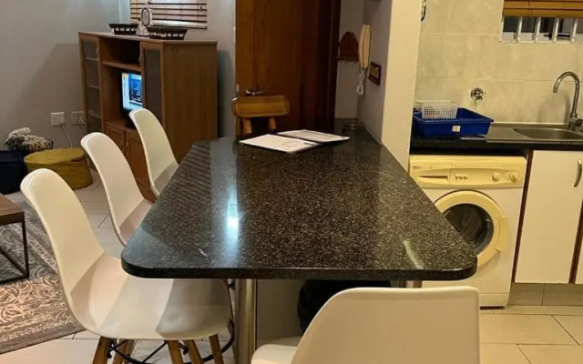 201 St Tropez, South Coast