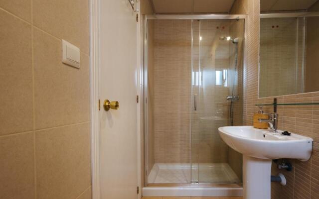 Hostly Rivero 2A Center loft-Fibre-communal terrace-Parking Optional-CLess