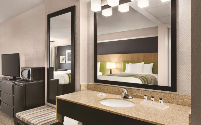 Country Inn & Suites by Radisson, Pigeon Forge South, TN