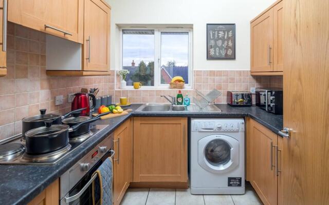 Cozy 2 bed Room Flat, Walking Distance From Excel