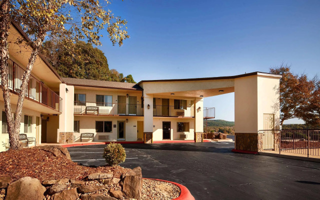 Quality Inn Clinton North