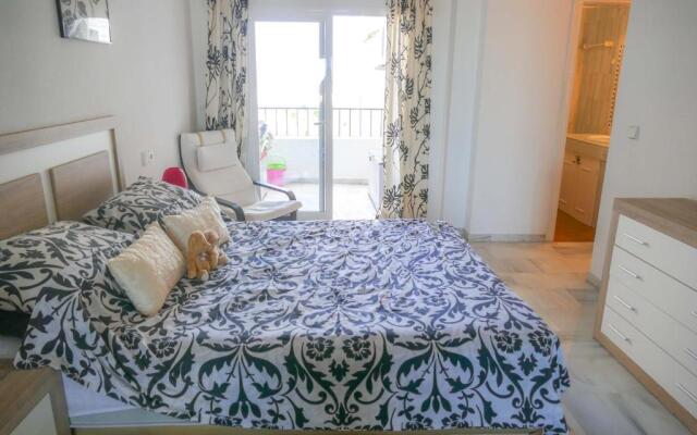 Stunning Apartment La Colinas de Calahonda with Sea Views