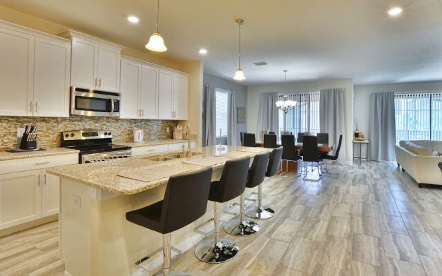 Solterra 6 Bedroom House w Pool - 7032SR