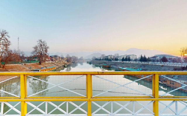 Radisson Collection Hotel & Spa, Riverfront Srinagar