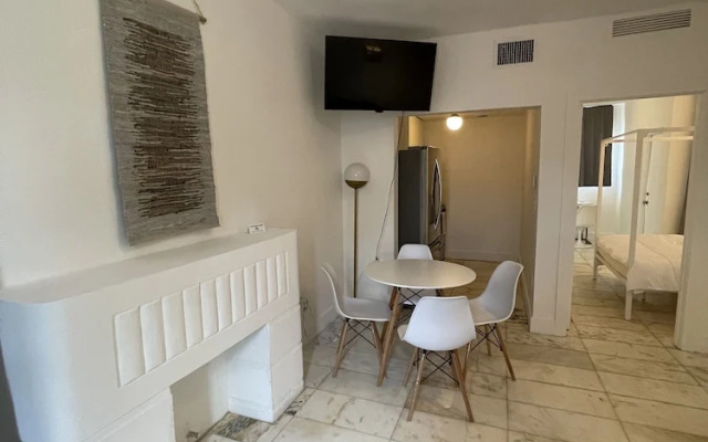 8th Suites