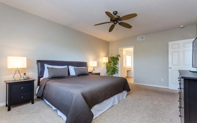 4 Bedroom Home with Pool Table