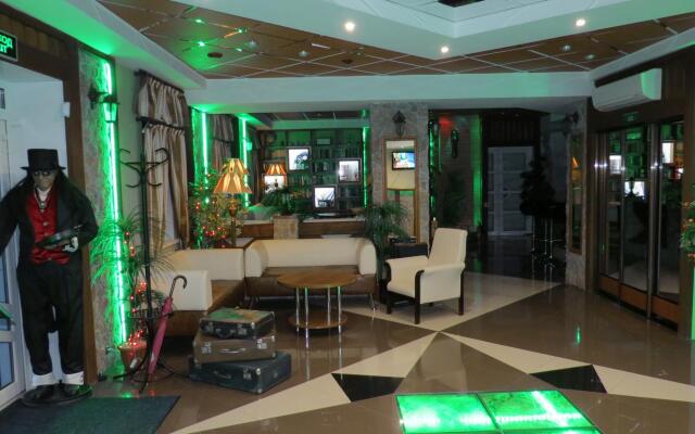 Отель Эсмеральд